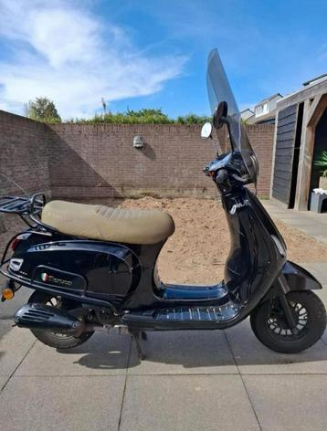 Senzo Riva Lux Scooter beschikbaar voor biedingen