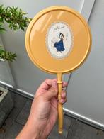 Miss petticoat spiegel spiegeltje handspiegel vintage geel, Huis en Inrichting, Woonaccessoires | Spiegels, Minder dan 50 cm, Ophalen of Verzenden
