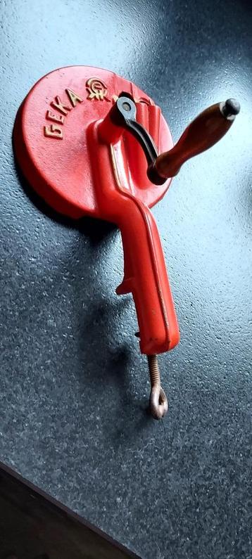 Bonenmolen Geka rood beschikbaar voor biedingen