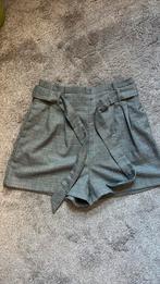 Stradivarius kort broekje mt M, Kleding | Dames, Broeken en Pantalons, Maat 38/40 (M), Kort, Ophalen of Verzenden, Zo goed als nieuw