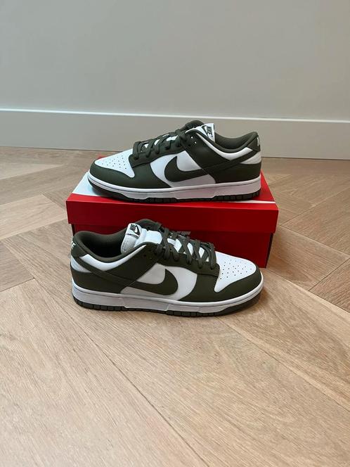 Nike Dunk Low - Olive Green (41), Kleding | Heren, Schoenen, Nieuw, Sneakers of Gympen, Overige kleuren, Ophalen of Verzenden
