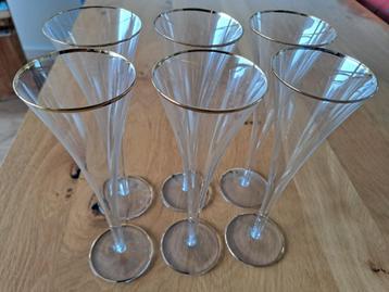 6 champagne glazen beschikbaar voor biedingen