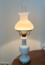 Vintage opaline glazen olielamp (elektrisch), Antiek en Kunst, Antiek | Lampen, Ophalen