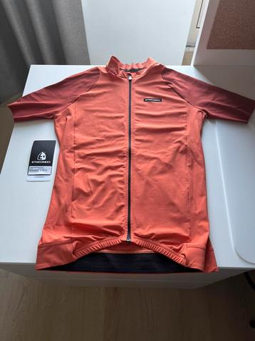 Etxeondo Alda Brick Red | dames wielershirt | L valt als M beschikbaar voor biedingen