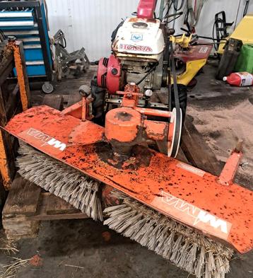 Schoon de winter in?Honda F410 Tuinfrees + Bezem Veegmachine beschikbaar voor biedingen