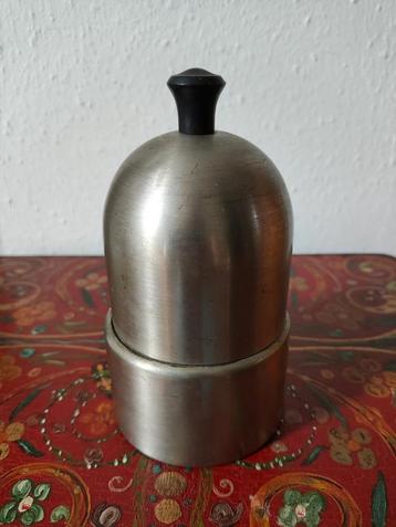 Mooie vintage sigarettenhouder beschikbaar voor biedingen
