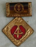 Medaille Duits, DDR, Aktivist der sozialistischen Arbeit.(2), Overige soorten, Duitsland, Ophalen of Verzenden, Lintje, Medaille of Wings