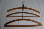 Oude houten kleerhangers - 3 unieke exemplaren, Antiek en Kunst, Ophalen of Verzenden