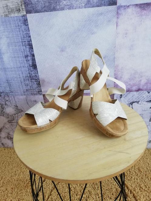 Sandalen Rieker wit met zilver met hakje wit/zilver maat 36, Kleding | Dames, Schoenen, Zo goed als nieuw, Sandalen of Muiltjes