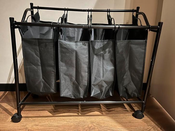 Wasmand met 4 zakken, Huis en Inrichting, Badkamer | Badtextiel en Accessoires, Zo goed als nieuw, Overige typen, Zwart, Ophalen