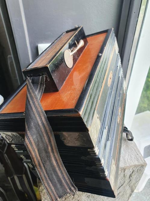Zeldzaam antiek houten MELODEON Accordeon voor liefhebbers e, Muziek en Instrumenten, Accordeons, Gebruikt, Knopaccordeon, 72-bas