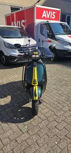 Vespa Sprint Sport 2020 Racing Sixties Snor blauw kenteken, Fietsen en Brommers, Scooters | Vespa, Ophalen, Zo goed als nieuw