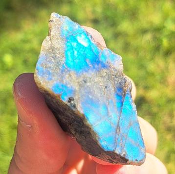 Gave Labradoriet met blauwe flash edelsteen natuursteen  beschikbaar voor biedingen