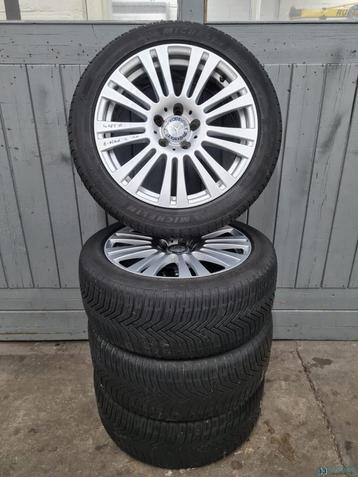 Mercedes E klasse winterset 235 45 17 origineel beschikbaar voor biedingen