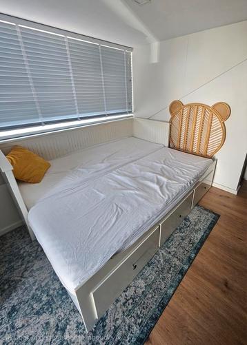 Hemnes uitschuifbed met Opbergruimte (incl. Matrassen) beschikbaar voor biedingen