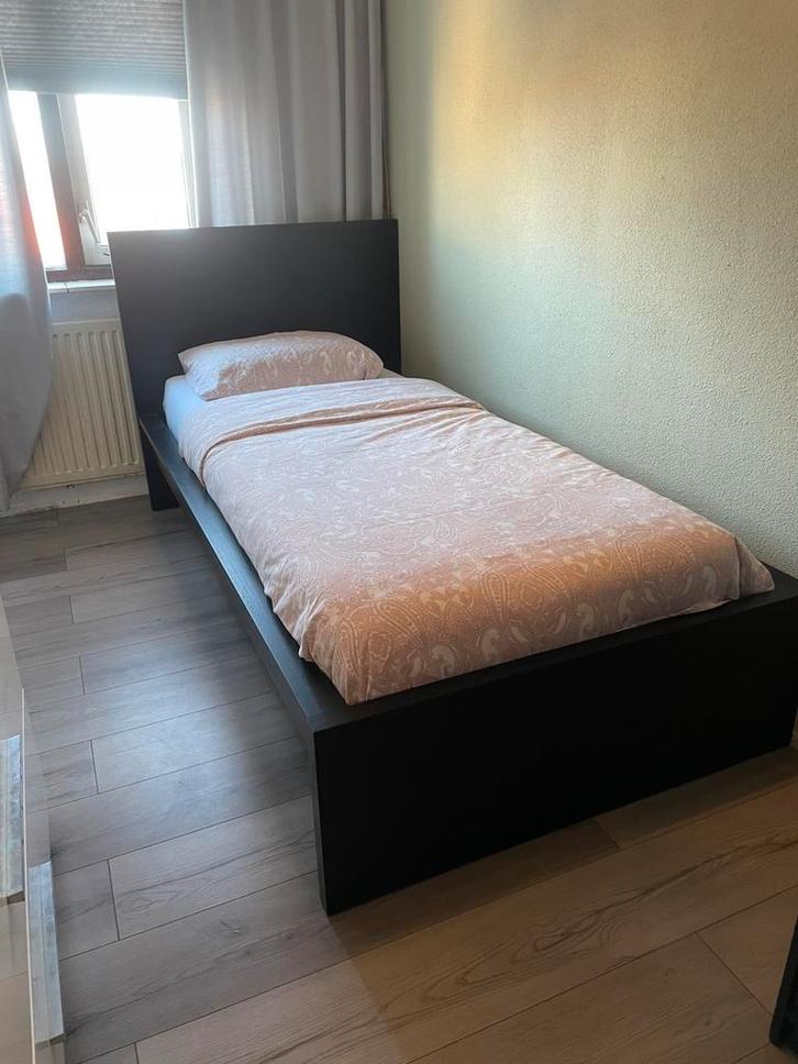 IKEA MALM bedframe Zonder matras., Huis en Inrichting, Slaapkamer | Stapelbedden en Hoogslapers, Zo goed als nieuw, Hoogslaper