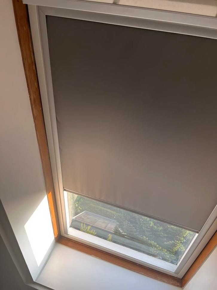 2x VELUX Verduisterende rolgordijnen DKL P10 0705S, Huis en Inrichting, Stoffering | Gordijnen en Lamellen, Zo goed als nieuw