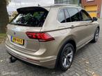 Volkswagen Tiguan 150 PK TSI DSG I R LINE I Trekhaak I COCKP, Auto's, Zwart, 4 cilinders, 150 pk, Beige