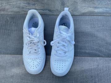 Nike maat 37,5 beschikbaar voor biedingen