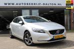 Volvo V40 1.6 T3 150 PK 5 DEURS Momentum AFN. TREKHAAK / NAV, Voorwielaandrijving, Stof, Gebruikt, Zwart