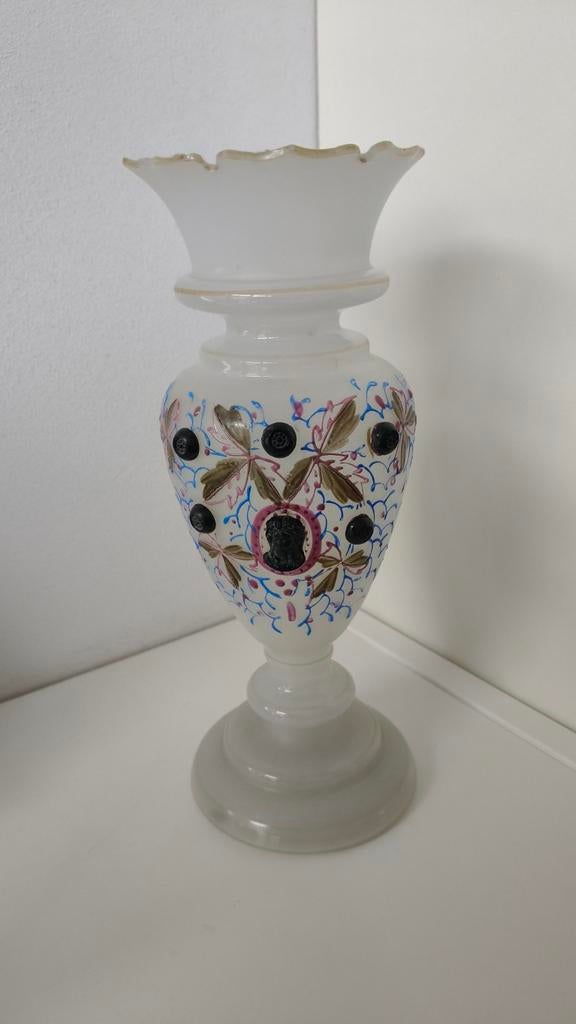 Opaline Melkglas Vaas met Bloemen Decoratie, Antiek en Kunst, Ophalen