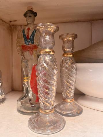 2 glazen kandelaars niet oud wel de oude  uitstraling beschikbaar voor biedingen