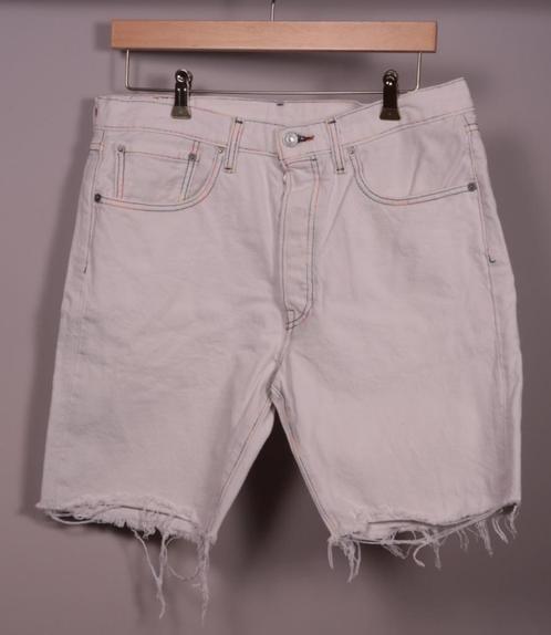Witte Levi's korte broek, mt. 32, Kleding | Heren, Spijkerbroeken en Jeans, Zo goed als nieuw, W32 (confectie 46) of kleiner, Wit