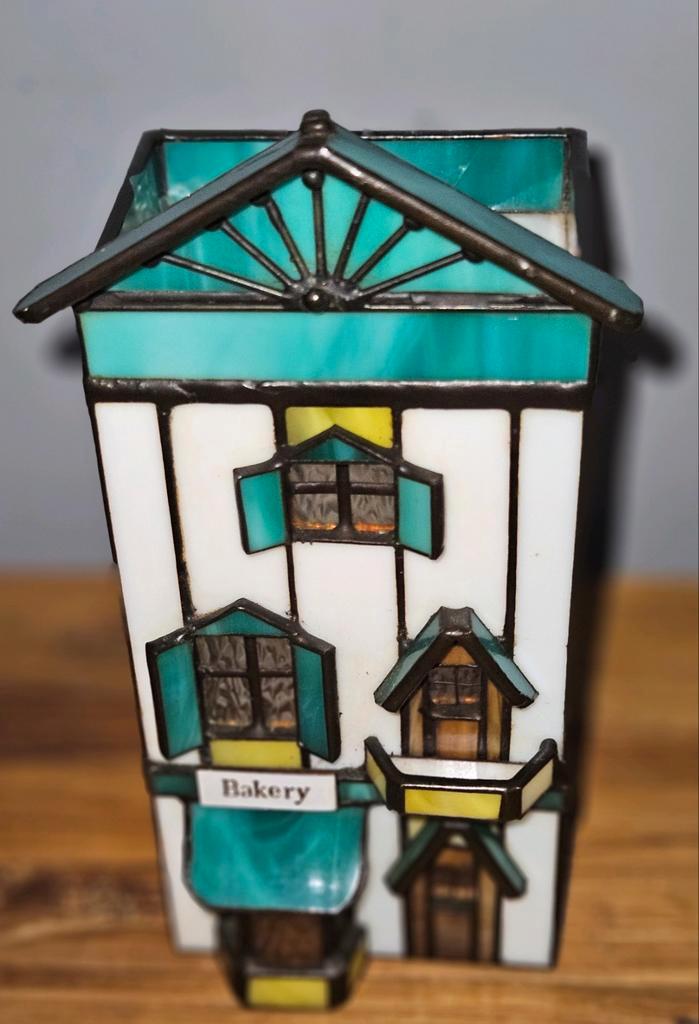 Vitreville collection Glas in lood huisje (Tiffany stijl), Antiek en Kunst, Antiek | Glas en Kristal, Ophalen