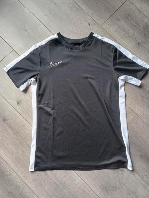 Nike Dry-Fit shirt Maat 158 - 170cm, Kinderen en Baby's, Kinderkleding | Maat 158, Zo goed als nieuw, Jongen, Shirt of Longsleeve