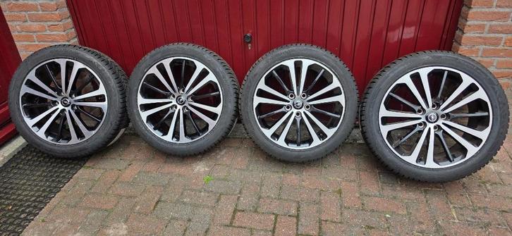 Te koop set van 4 compleet NIEUWE winterbanden op velg, Auto-onderdelen, Banden en Velgen, Banden en Velgen, Winterbanden, 18 inch