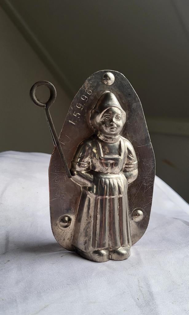 Vrouw in klederdracht (chocoladevorm), JOS BOYEN BRUXELLES, Antiek en Kunst, Curiosa en Brocante, Ophalen of Verzenden