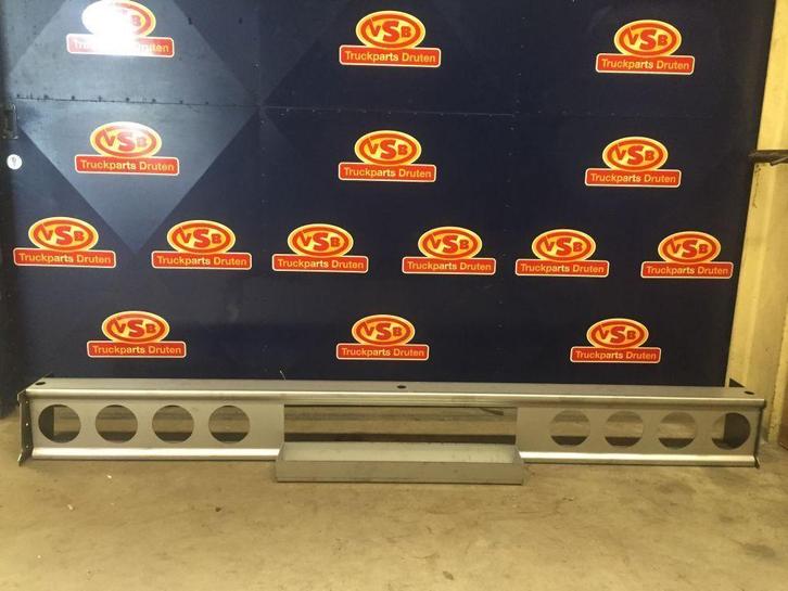 Scania rvs achterbumper 4 ronde lampen, Auto-onderdelen, Vrachtwagen-onderdelen, Scania, Carrosserie en Plaatwerk, Gebruikt