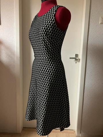Steps strechjurk maat S vintagestijl zwart/wit beschikbaar voor biedingen