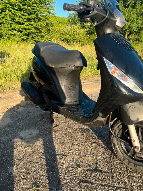 Piaggio zip 2017 brom, Fietsen en Brommers, Scooters | Piaggio, Zo goed als nieuw, Zip, Maximaal 45 km/u, Benzine, Ophalen of Verzenden