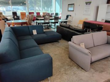 Banken/bankstellen, stoelen, tafels, bedden enz Second Life! beschikbaar voor biedingen