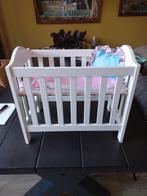 Poppenbedje / Ledikantje - Wit met roze accenten, Ophalen of Verzenden, Zo goed als nieuw