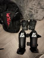 Bokshandschoenen + scheenbeschermers + rugtas sporttas 14oz, Sport en Fitness, Overige, Vechtsportmateriaal, Zo goed als nieuw
