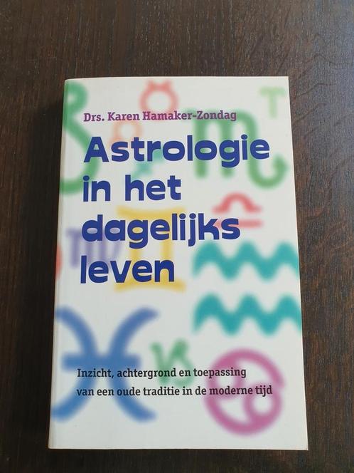 K.M. Hamaker-Zondag - Astrologie in het dagelijks leven, Boeken, Esoterie en Spiritualiteit, Zo goed als nieuw, Achtergrond en Informatie