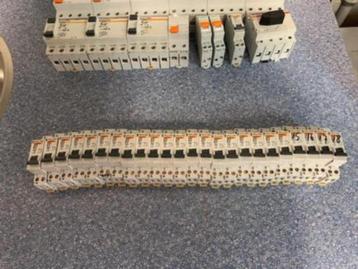 23 x merlin groepen schakelaars beschikbaar voor biedingen