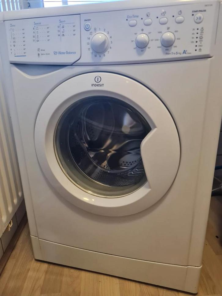 Indesit Wasmachine - Voorlader, Witgoed en Apparatuur, Wasmachines, Gebruikt, Voorlader, 4 tot 6 kg, 85 tot 90 cm, 1200 tot 1600 toeren