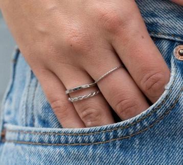 Brandy Melville set van drie ringen maat 17 beschikbaar voor biedingen