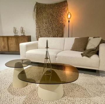Salontafel Rookglas met Beige onderstel NIEUW VOORRAAD beschikbaar voor biedingen