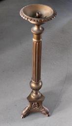 Antiek bronzen kerkkandelaar met leeuwenpoten., Antiek en Kunst, Ophalen of Verzenden