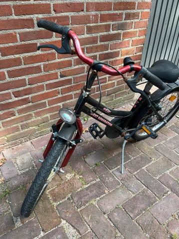 Rood met zwarte 20” citybike beschikbaar voor biedingen