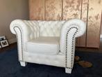 witte fauteuil type Chesterfield, Huis en Inrichting, Fauteuils, Hout, 75 tot 100 cm, Zo goed als nieuw, 100 tot 125 cm