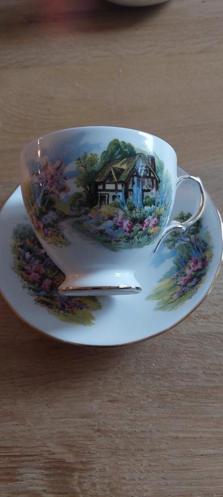 Royal Vale Theekop en Schotel Cottage Scenery, Antiek en Kunst, Antiek | Servies los, Ophalen of Verzenden