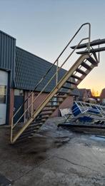 Stalen trap beige. Hoog 3,25mtr. Nog008, Doe-het-zelf en Verbouw, Ophalen of Verzenden, Zo goed als nieuw, Trap
