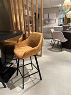Set van twee barstoelen in cognac stof, Ophalen, Draaibaar, Sommelsdijkse haven 19, Info@vissermeubelen.nl