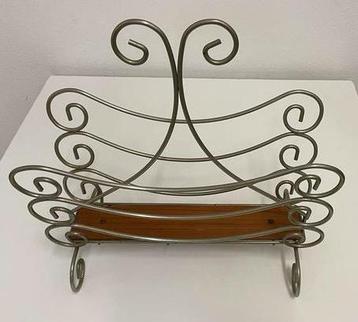 Vintage Tijdschriftenrek / Krantenrek beschikbaar voor biedingen