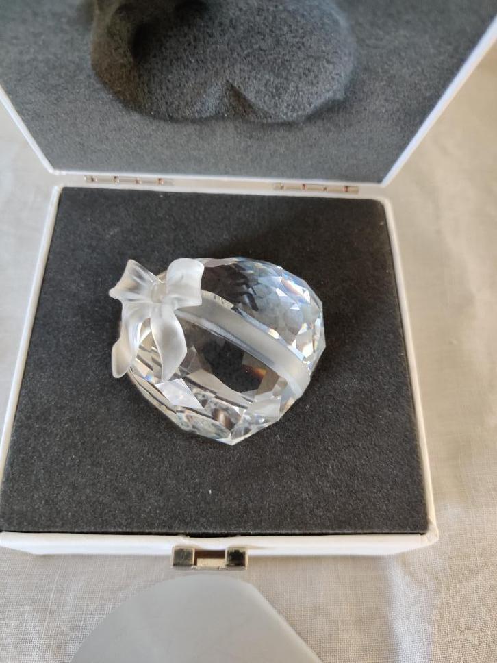 Swarovski hart met strik, Verzamelen, Swarovski, Zo goed als nieuw, Figuurtje, Ophalen
